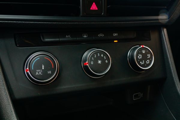 car Volkswagen Jetta id10931 photo #10