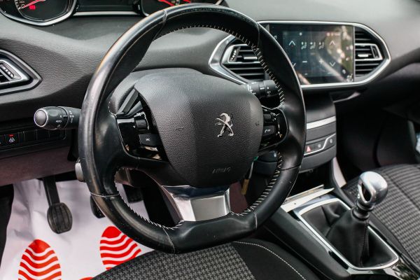 car Peugeot 308 id10550 photo #5