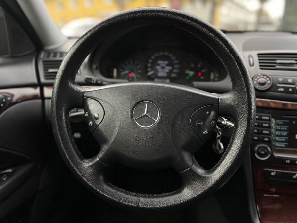 car Mercedes Benz E Class id11010 photo #9