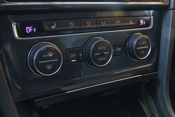 car Volkswagen Golf id11720 photo #13