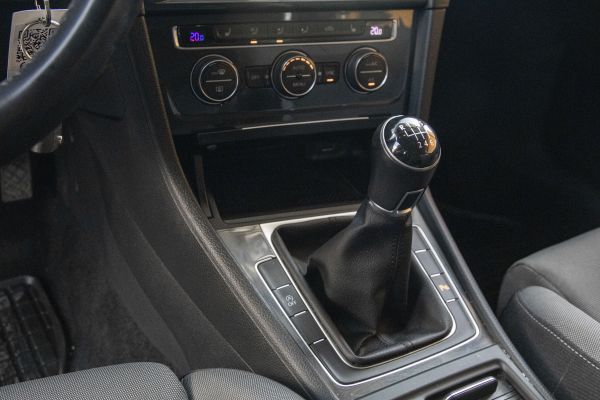 car Volkswagen Golf id11720 photo #14