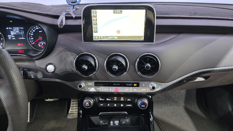 car KIA Stinger id206312 photo #15