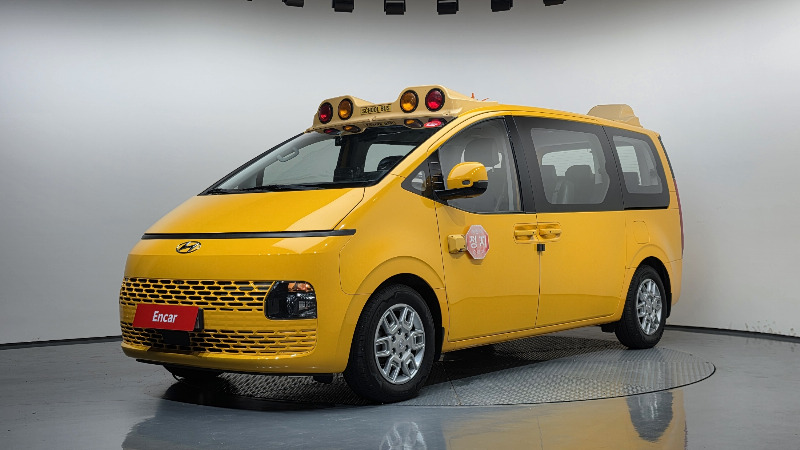 car Hyundai Staria id206827 main photo