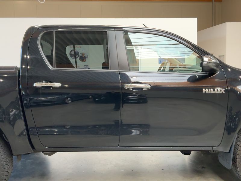 car Toyota Hilux id215844 photo #11