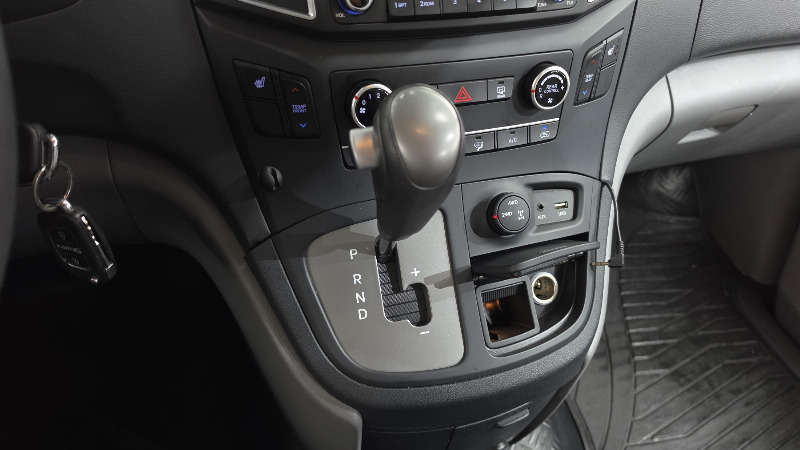 car Hyundai Grand Starex id223986 photo #9