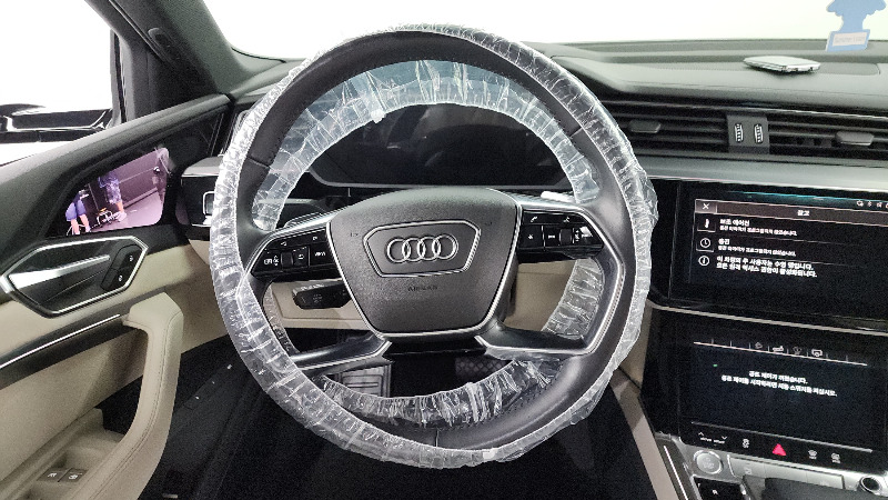 car Audi e-tron id228098 photo #13