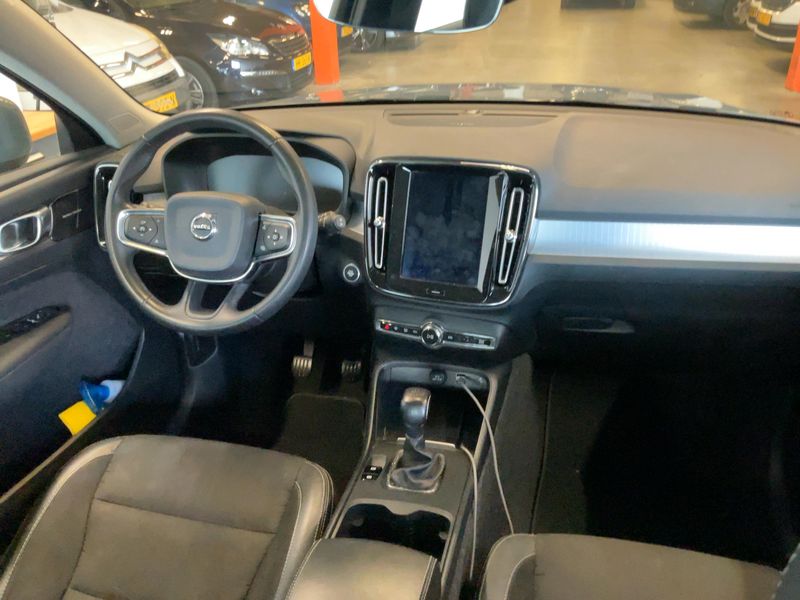 car Volvo XC40 id234343 photo #17