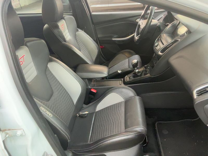 car Ford Focus id234881 photo #17