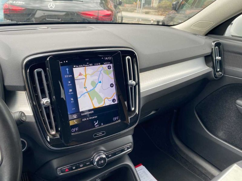 car Volvo XC40 id240981 photo #9