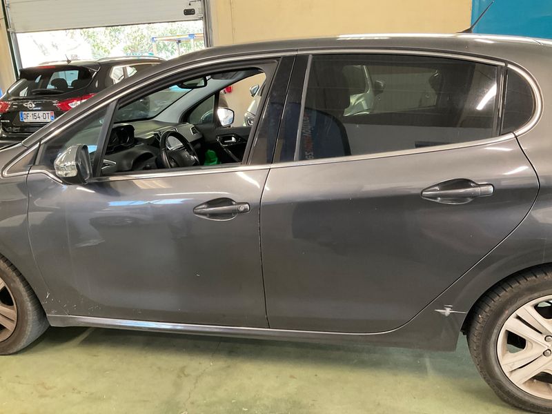 car Peugeot 208 id241357 photo #8