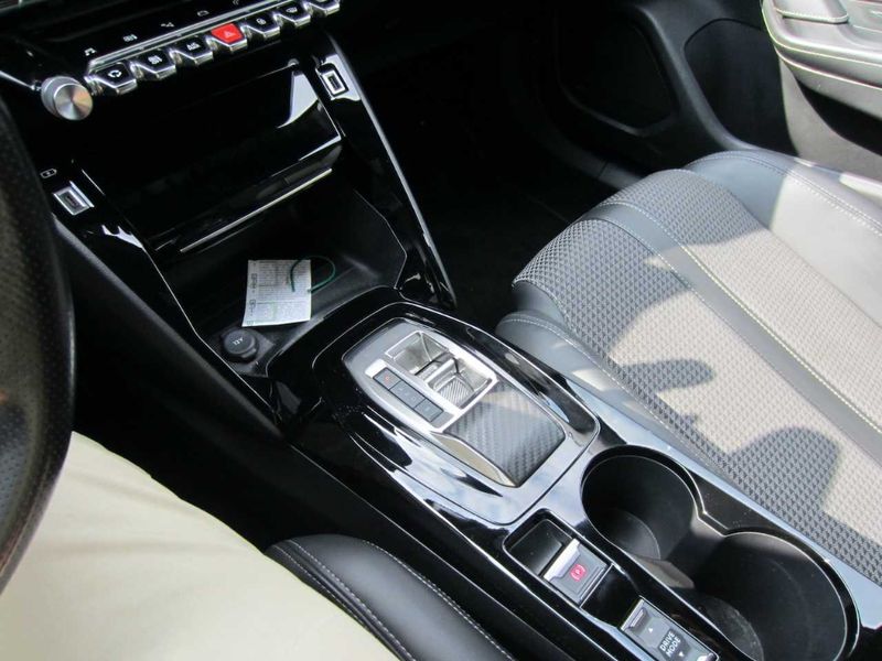 car Peugeot 2008 id241379 photo #5