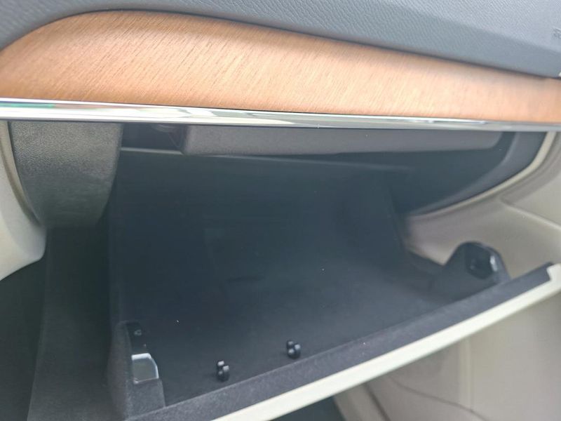 car Volvo XC90 id243399 photo #15