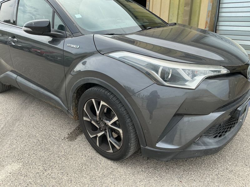 car Toyota C-HR id260332 photo #8