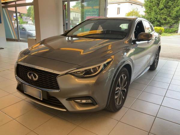 car Infiniti Q30 id15186 main photo