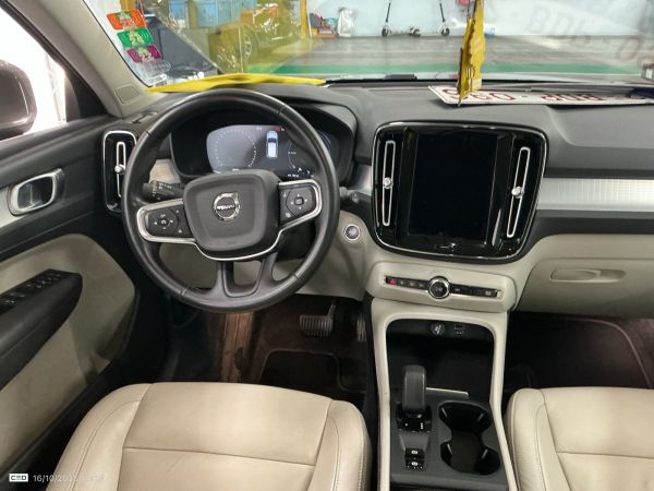 car Volvo XC40 id13219 photo #8