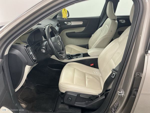 car Volvo XC40 id13219 photo #6