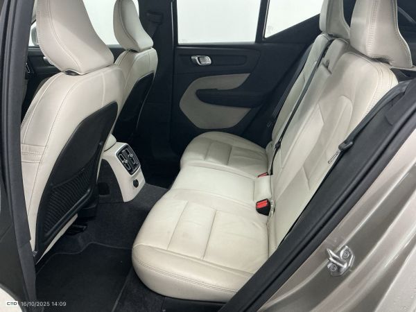 car Volvo XC40 id13219 photo #7