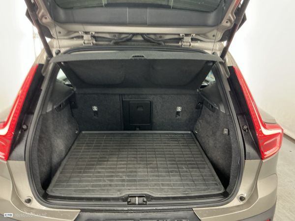 car Volvo XC40 id13219 photo #11