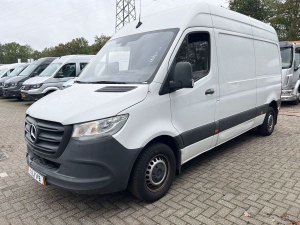 car Mercedes Benz Sprinter id13260 main photo