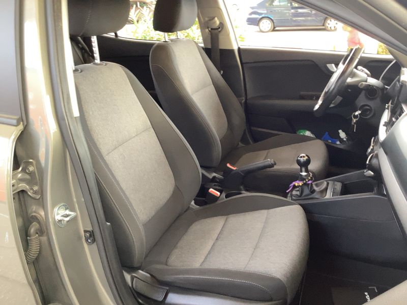 car KIA Stonic id266935 photo #11
