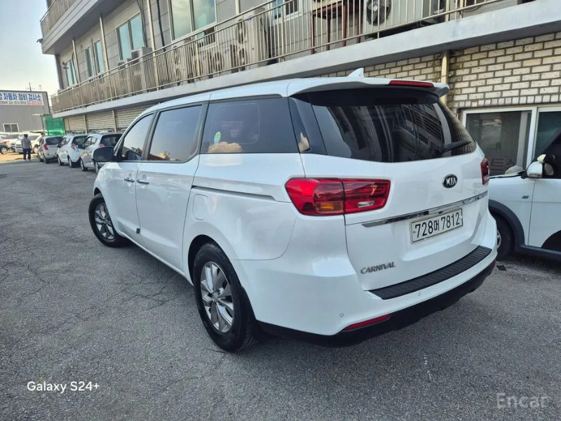 car KIA Carnival id284036 photo #2