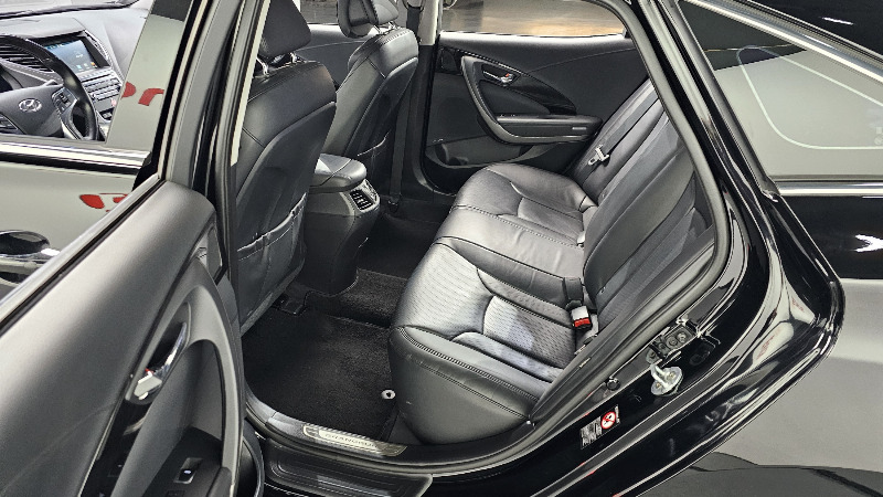 car Hyundai Grandeur id284076 photo #12