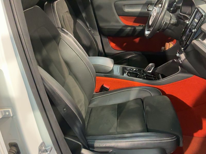 car Volvo XC40 id296405 photo #16