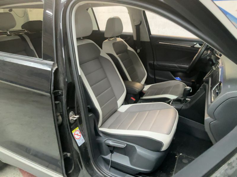 car Volkswagen T-Roc id299403 photo #16
