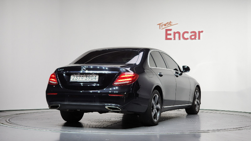 car Mercedes E-Class id300193 photo #2