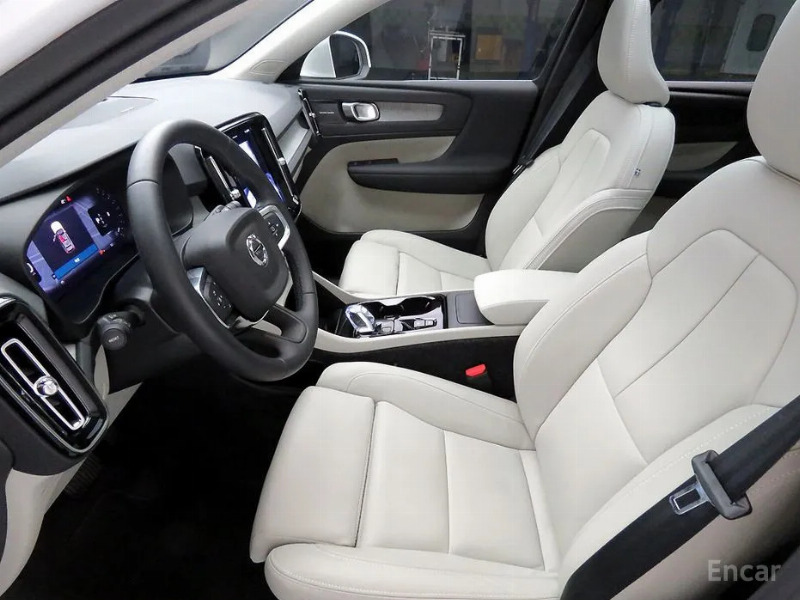 car Volvo XC40 id303421 photo #11