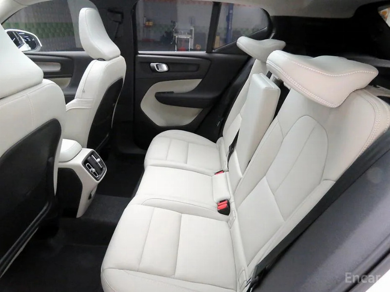 car Volvo XC40 id303421 photo #13