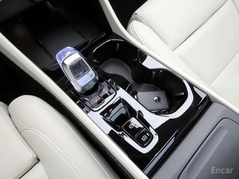 car Volvo XC40 id303421 photo #16