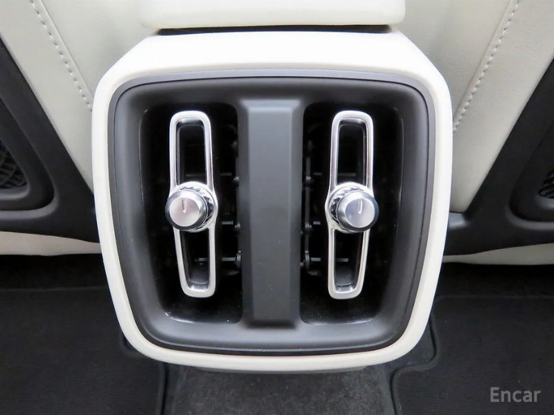 car Volvo XC40 id303421 photo #18