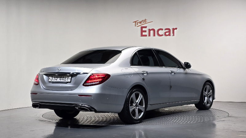 car Mercedes E-Class id303868 photo #2