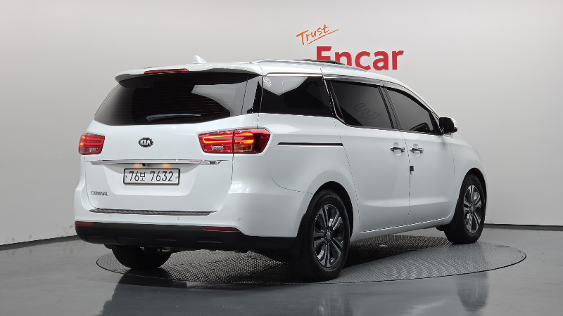 car KIA Carnival id304134 photo #2