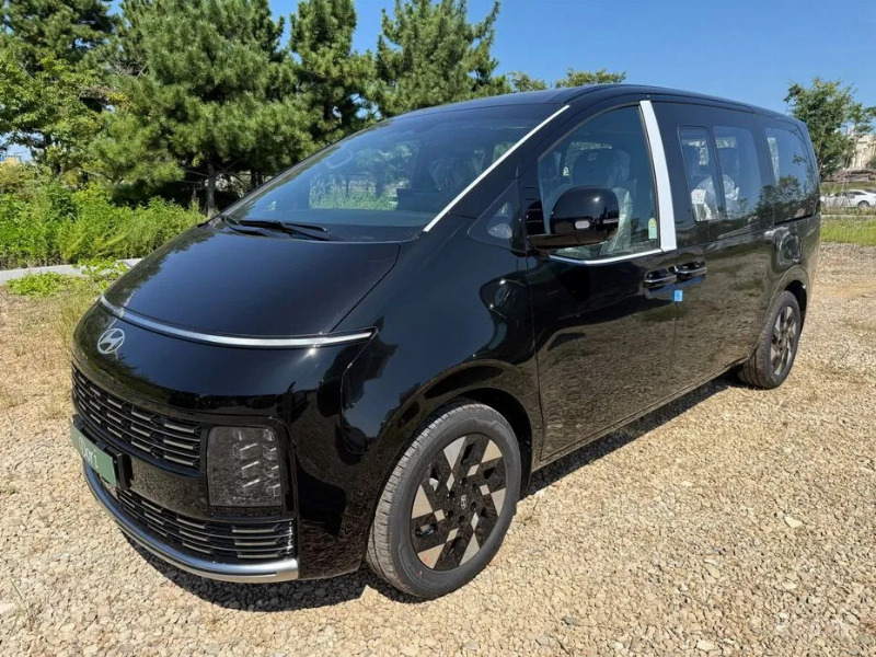car Hyundai Staria id305175 main photo