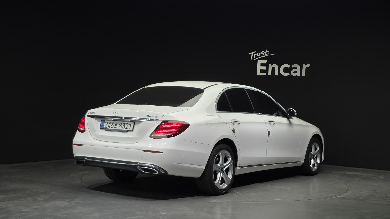 car Mercedes E-Class id305988 photo #2
