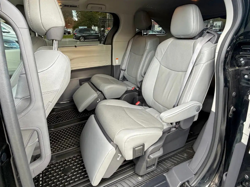 car Toyota Sienna id306046 photo #12