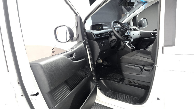 car Hyundai Staria id310832 photo #10