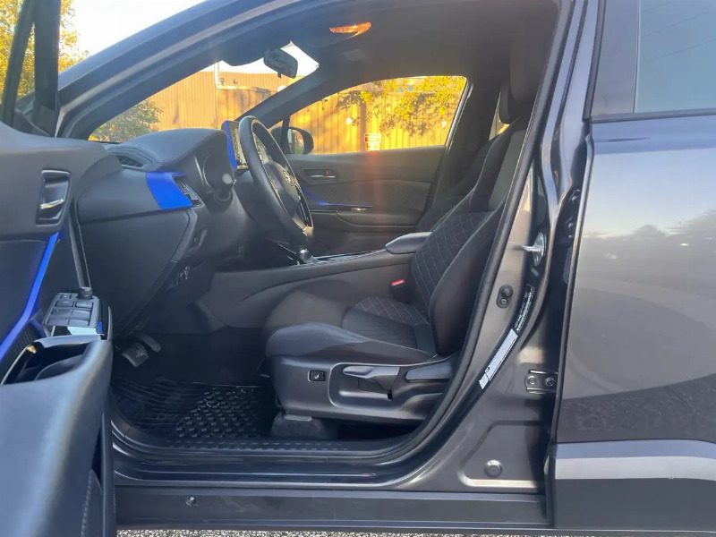 car Toyota C-HR id317024 photo #13