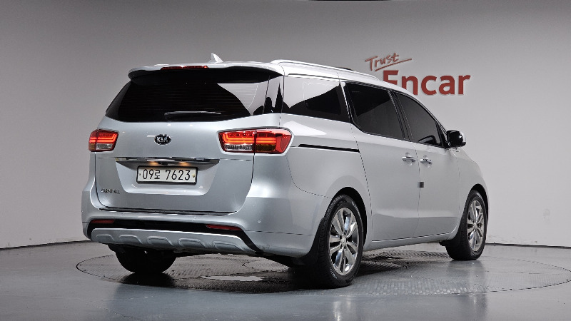 car KIA Carnival id317430 photo #2