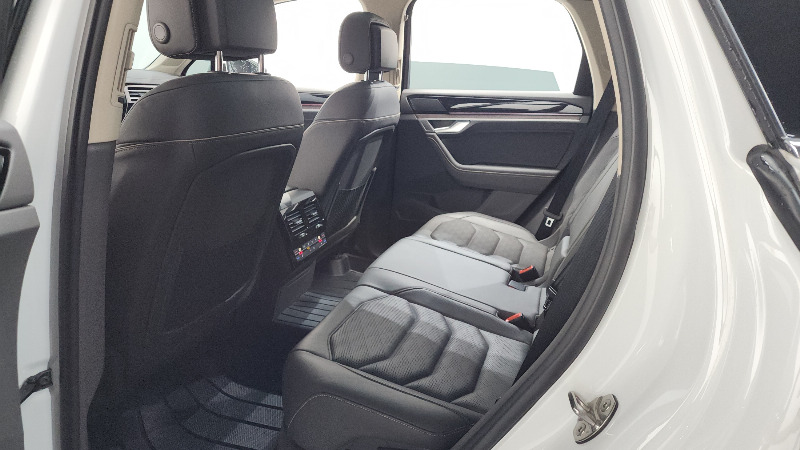 car Volkswagen Touareg id317439 photo #11