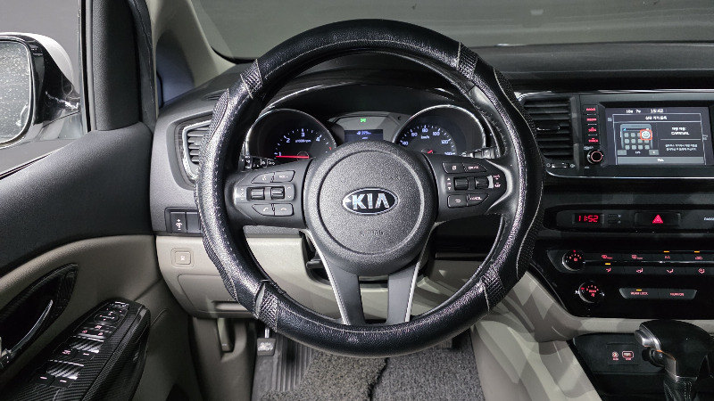 car KIA Carnival id318191 photo #15