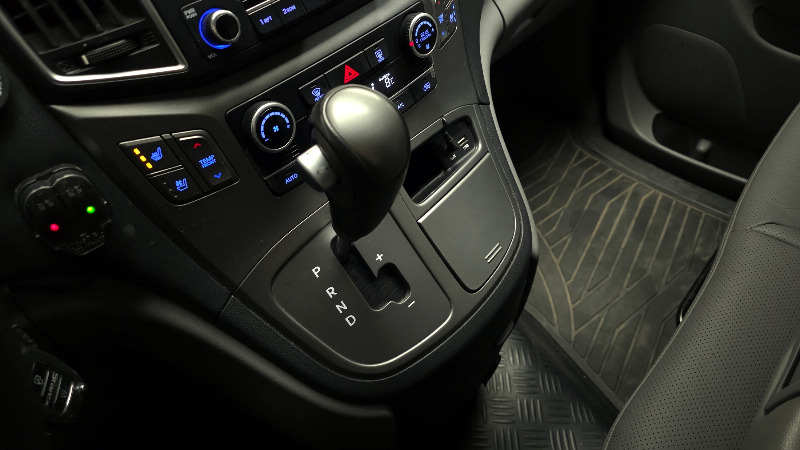 car Hyundai Grand Starex id322906 photo #9