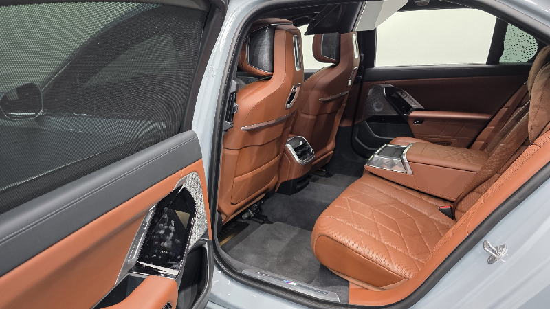 car BMW i7 id324258 photo #12