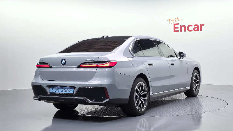 car BMW i7 id324258 photo #2
