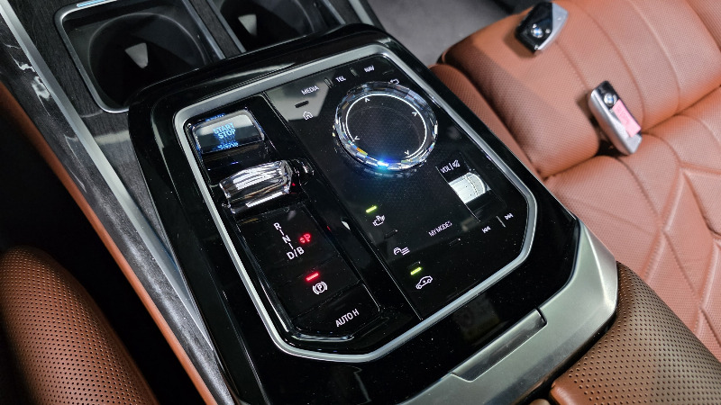 car BMW i7 id324258 photo #9