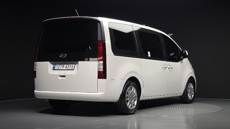 car Hyundai Staria id325128 photo #2