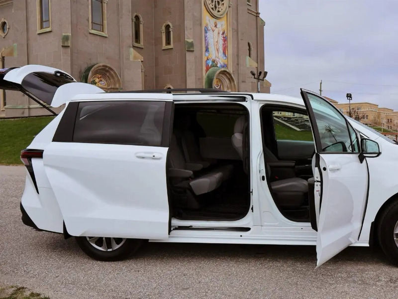 car Toyota Sienna id325454 photo #4