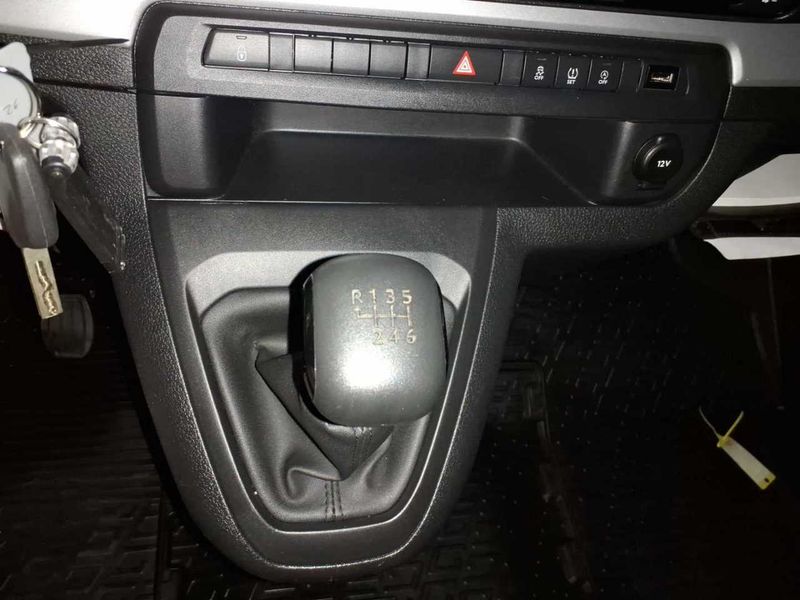 car Toyota Proace Verso id334143 photo #16